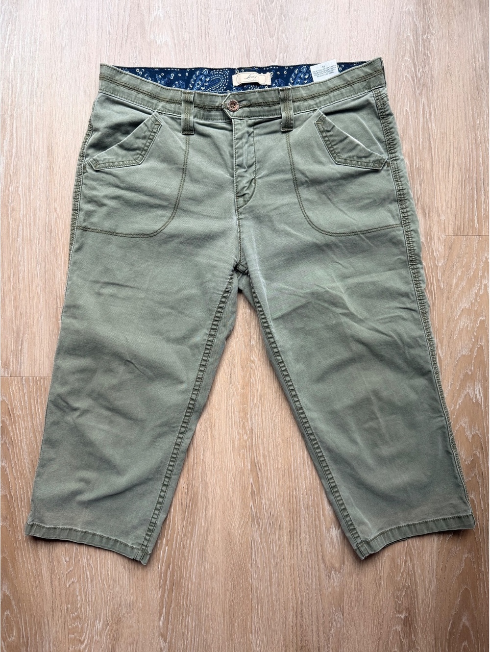 Y2K Levi's Olive Green Capris Size 14